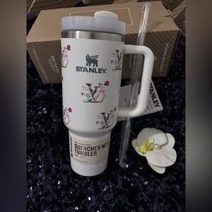 🎁Stanley White Floral Quencher H2.0 Tumbler with Handl🎁